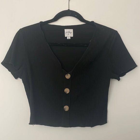 princess vera wang Tops - Princess Polly button crop top